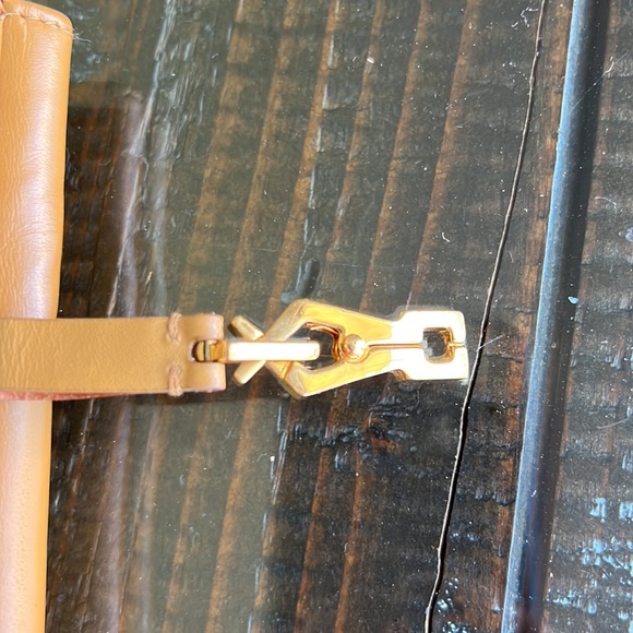 GUCCI — barely used - Picture 6 of 11